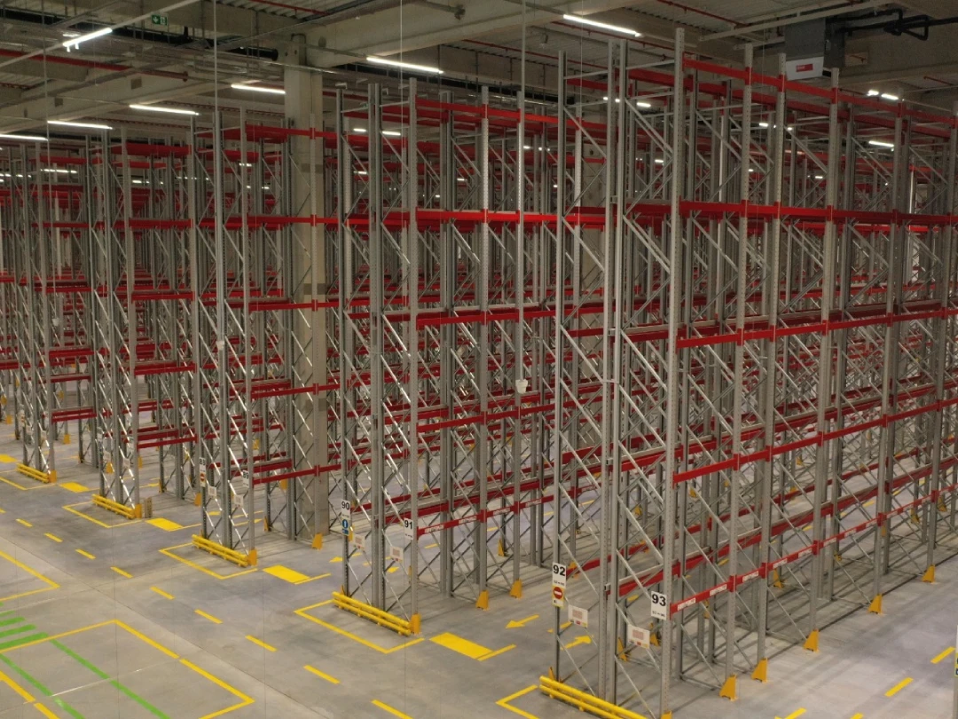 photo-1661156965965-ef5e6f68a51b-crop=entropy&cs=t